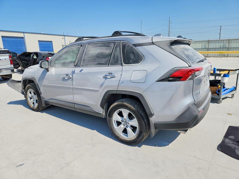 2019 TOYOTA RAV4 XLE — Фото 2 из 13