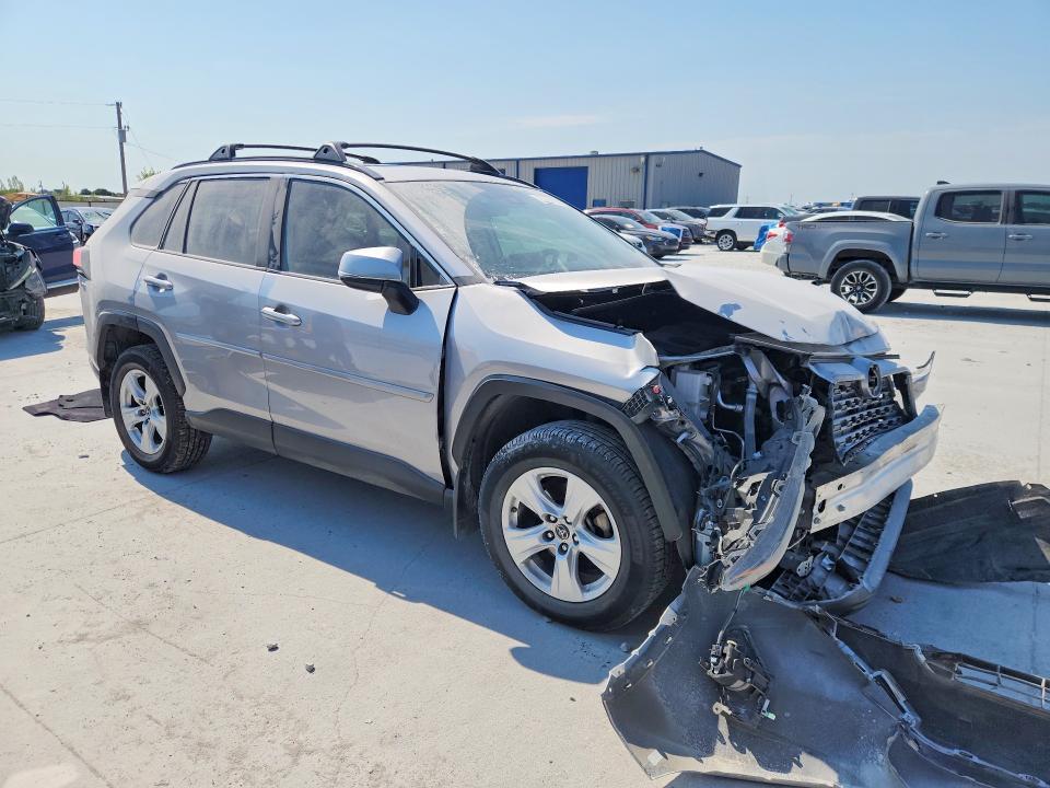 2019 TOYOTA RAV4 XLE — Фото 4 из 13