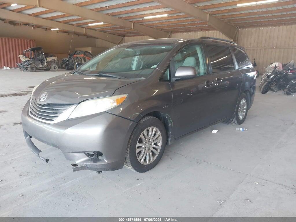 5TDYK3DC6BS007067 2011 TOYOTA SIENNA photo no. 2