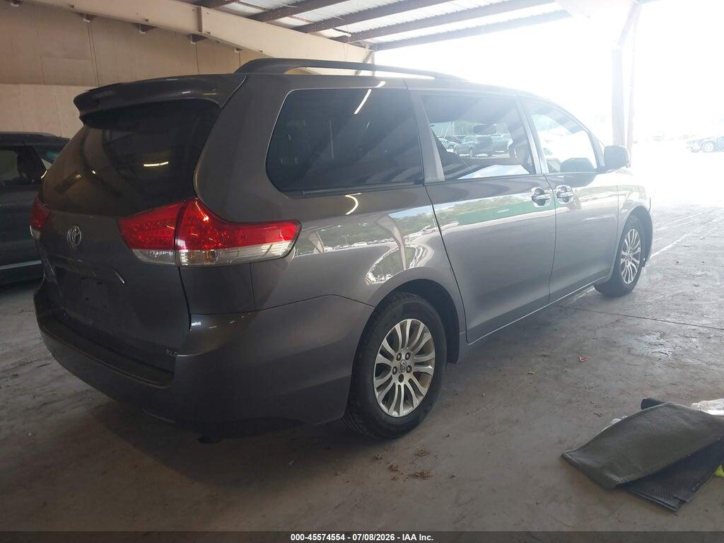 5TDYK3DC6BS007067 2011 TOYOTA SIENNA photo no. 4
