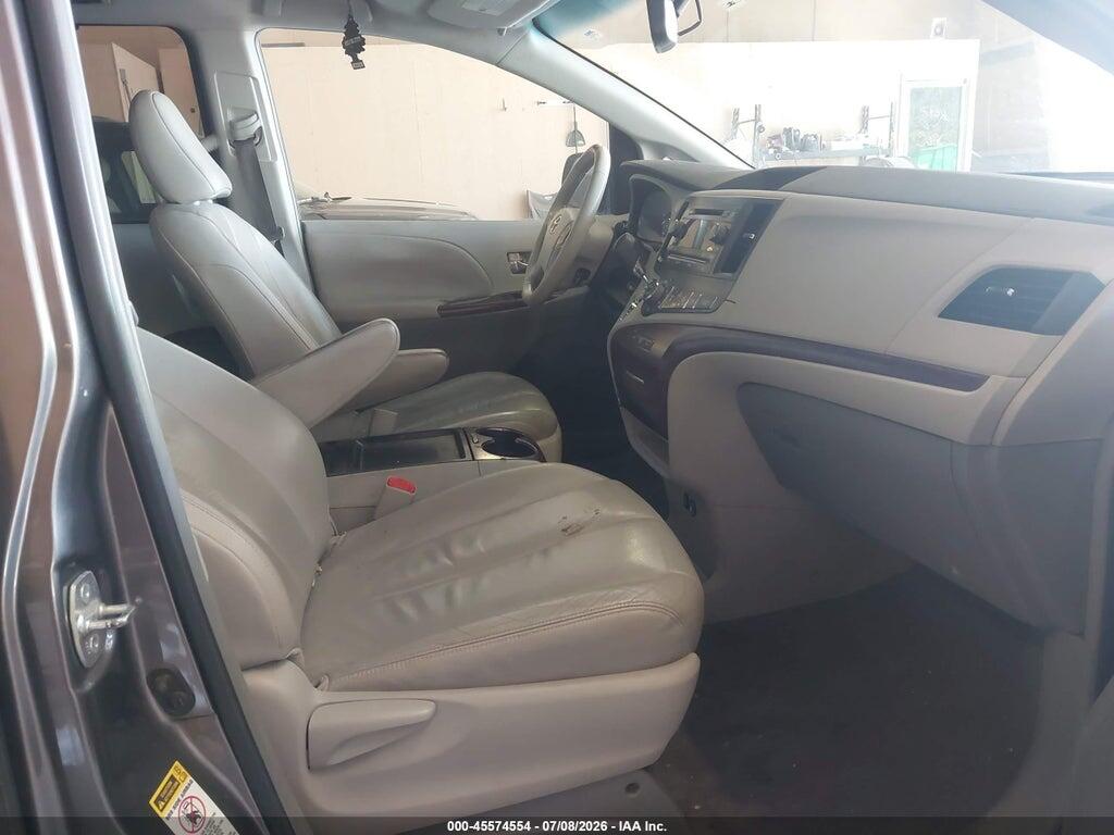5TDYK3DC6BS007067 2011 TOYOTA SIENNA photo no. 5