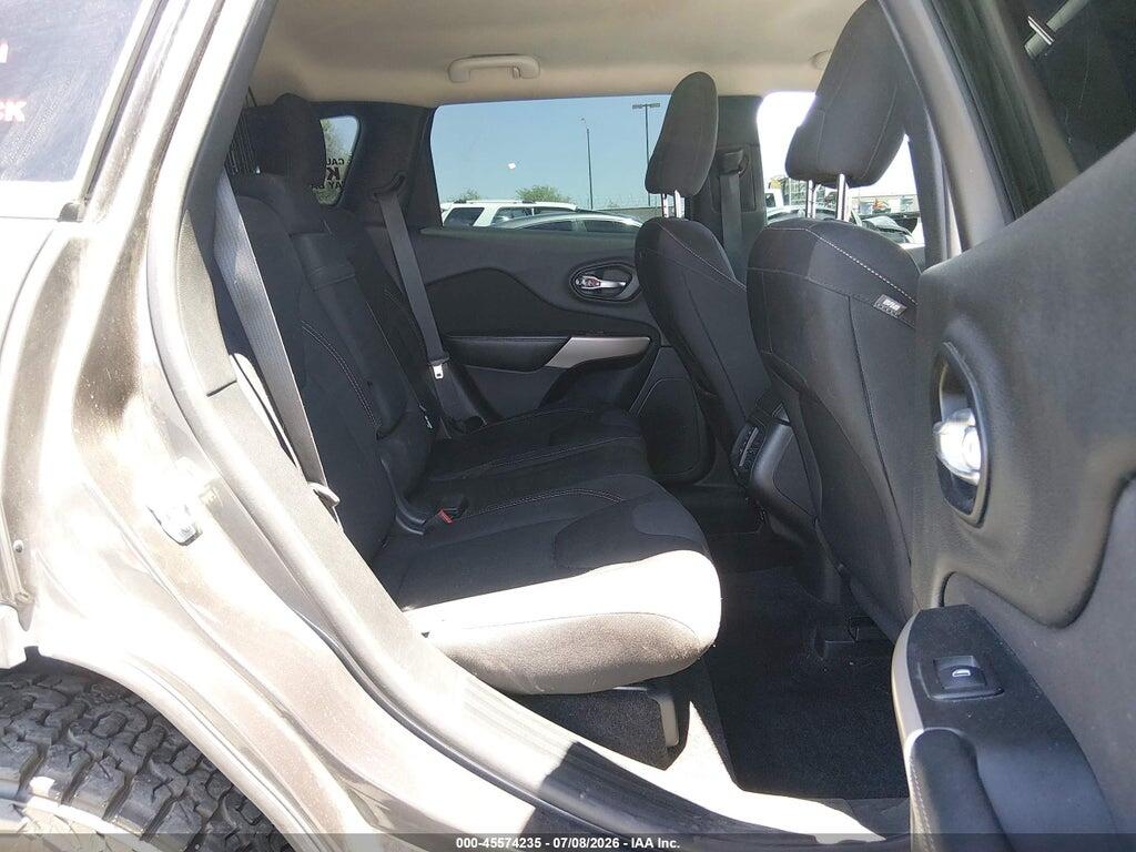 1C4PJMCS0HW632666 2017 JEEP CHEROKEE photo no. 8