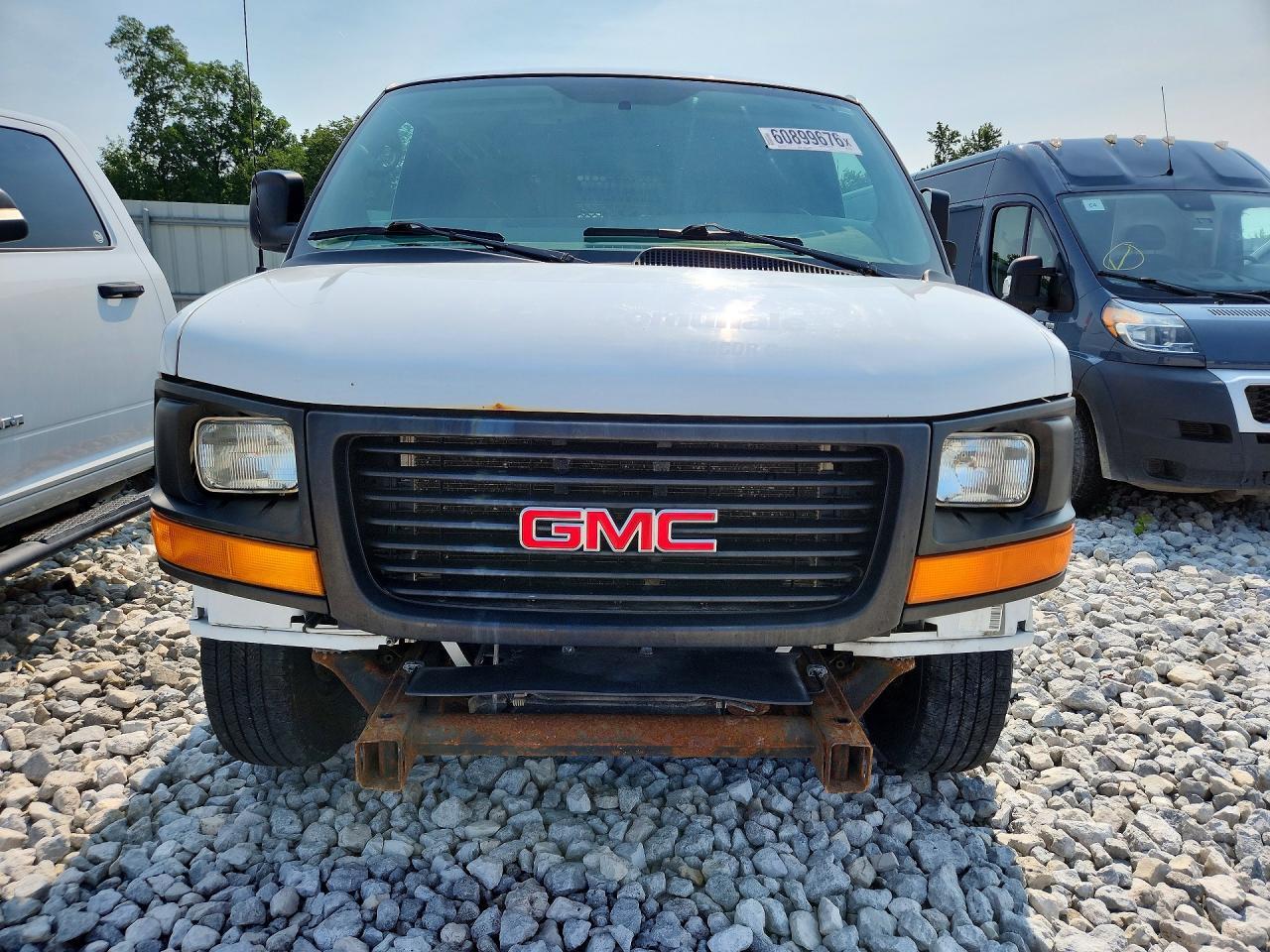 2015 GMC SAVANA G2500 — Фото 4 из 12