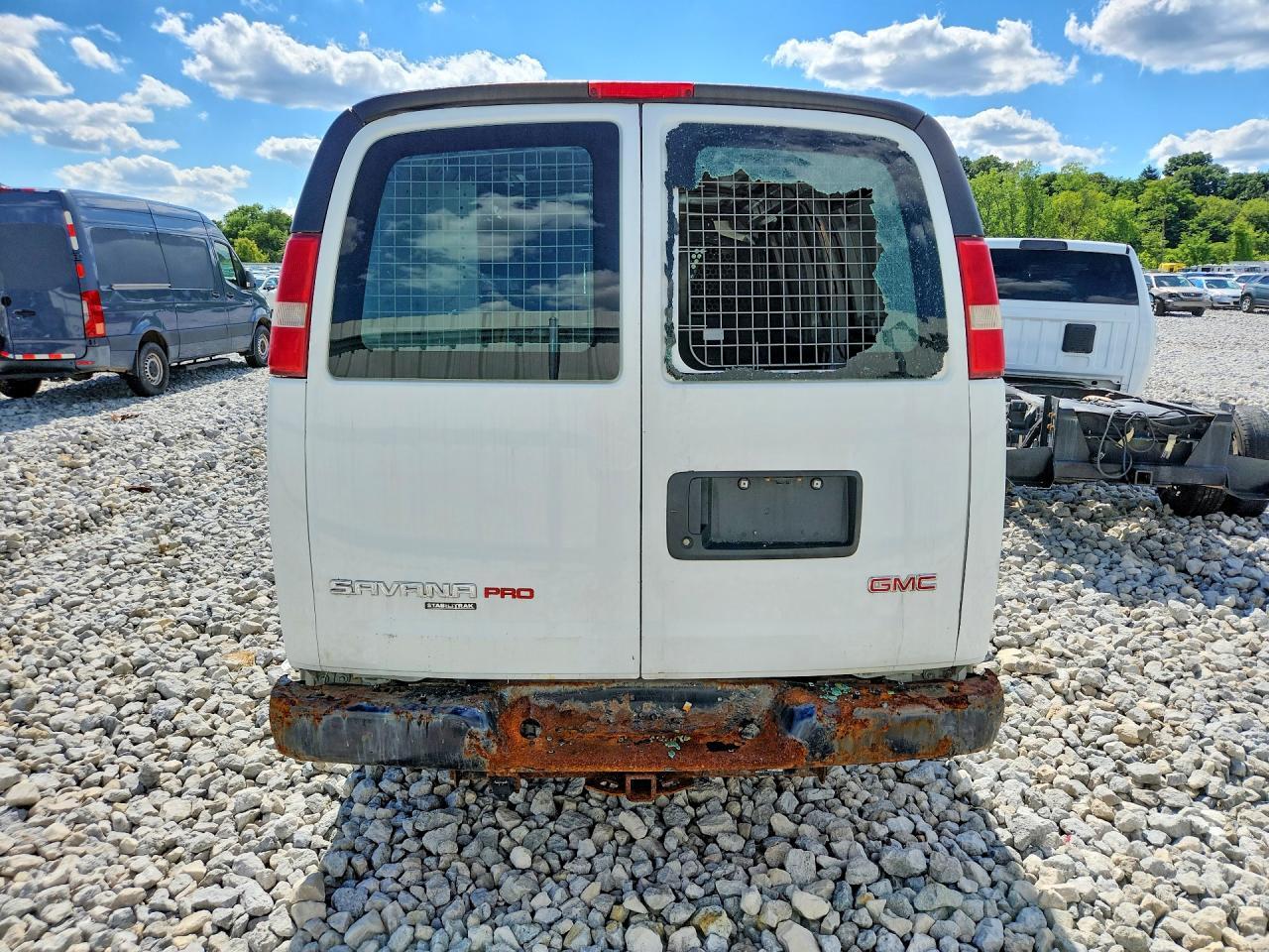 2015 GMC SAVANA G2500 — Фото 5 из 12
