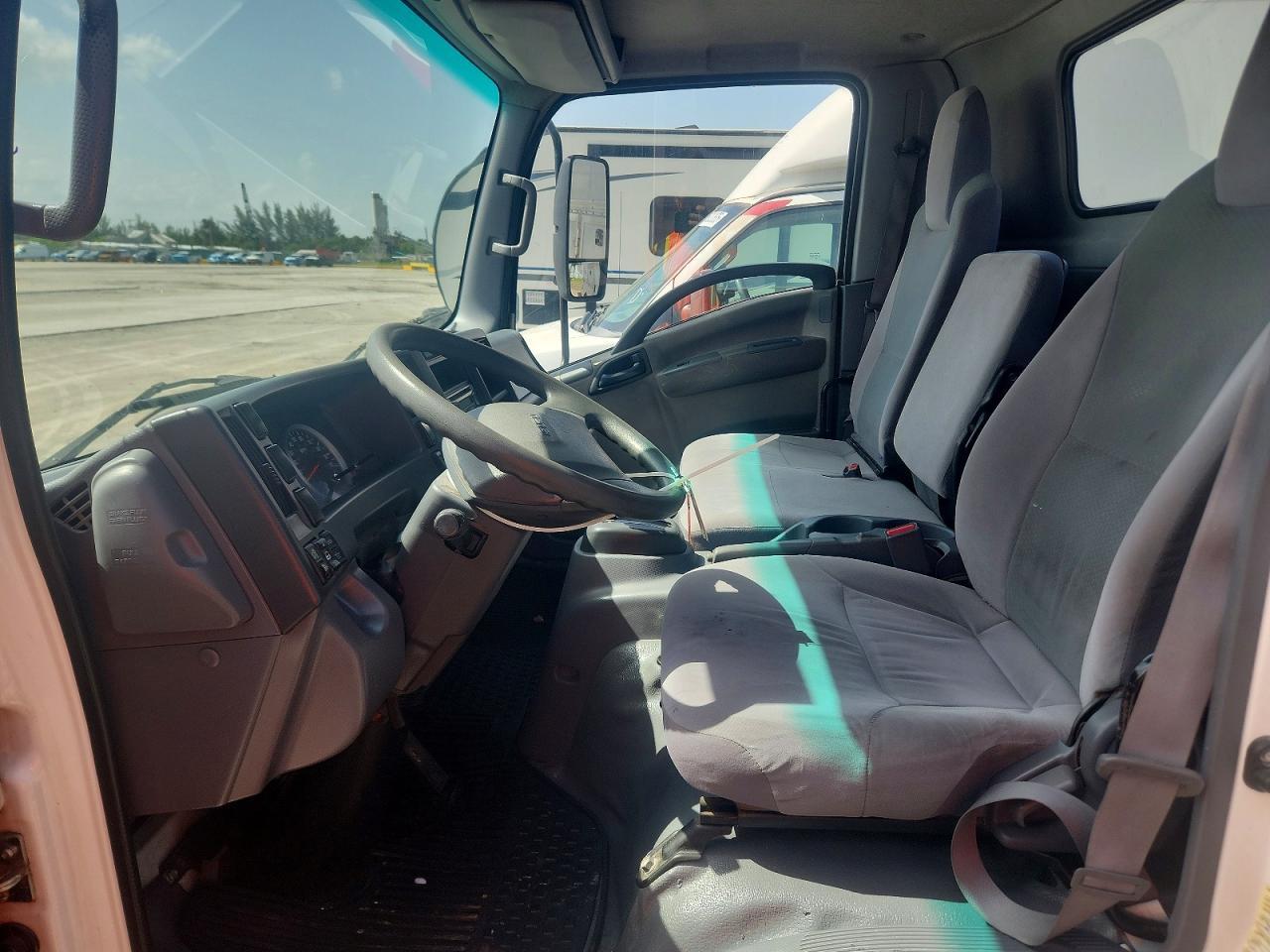 2016 ISUZU NPR — Фото 7 из 13