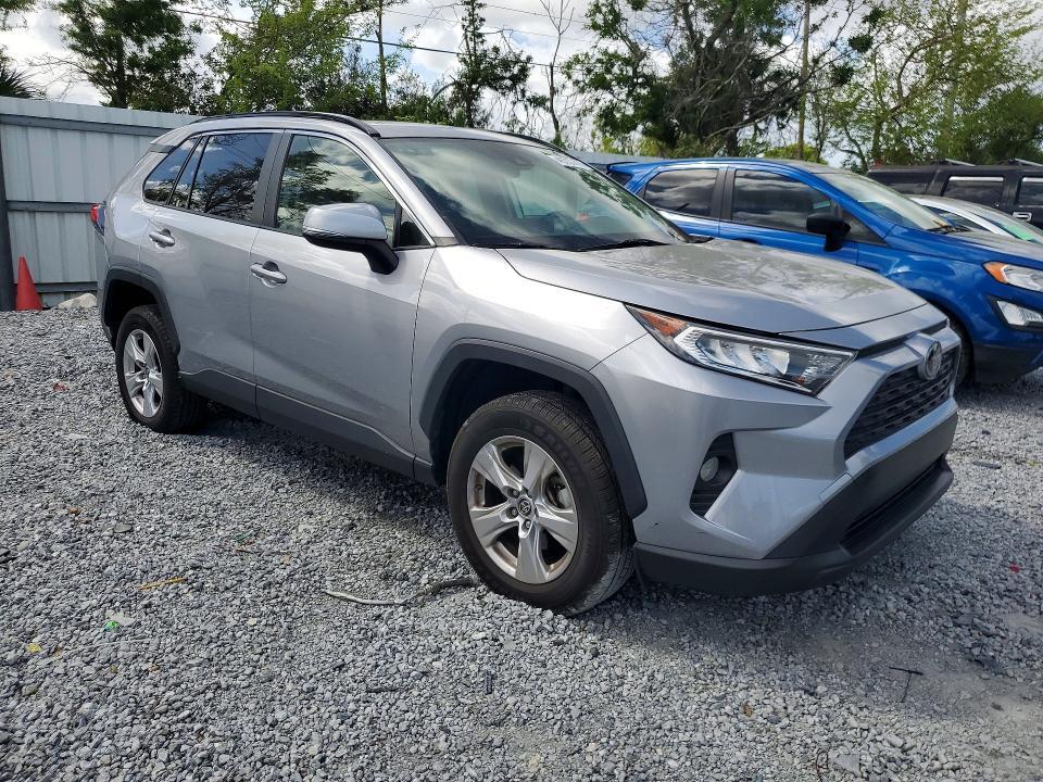 2019 TOYOTA RAV4 XLE — Фото 4 из 13