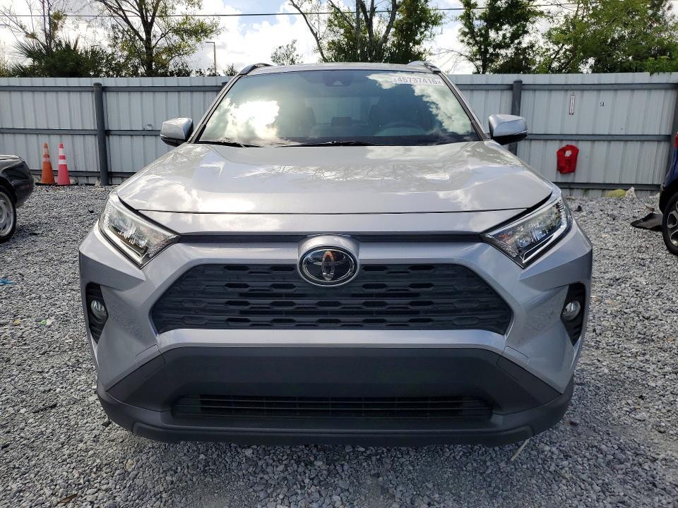 2019 TOYOTA RAV4 XLE — Фото 5 из 13