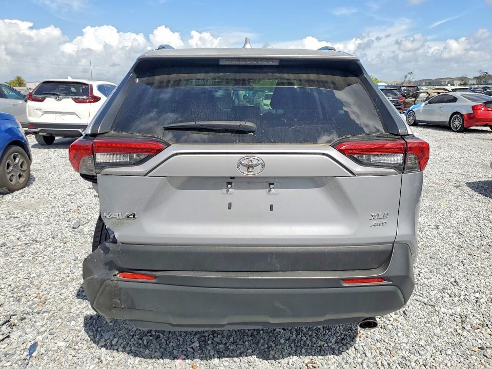 2019 TOYOTA RAV4 XLE — Фото 6 из 13