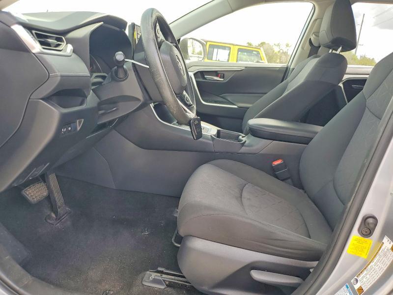 2019 TOYOTA RAV4 XLE — Фото 7 из 13