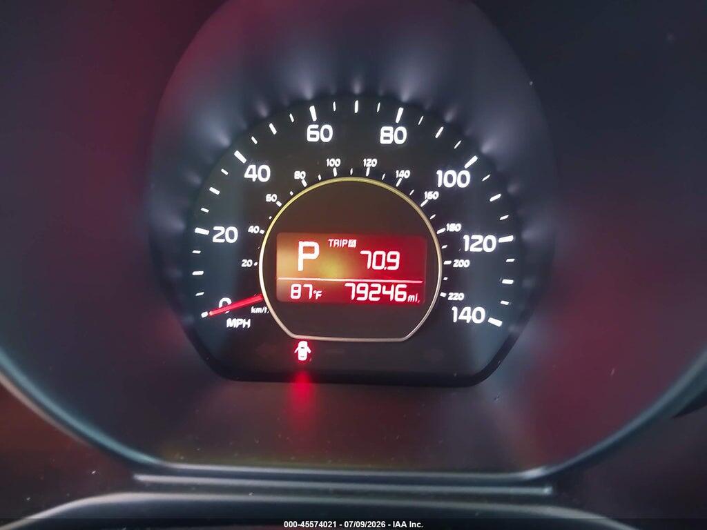 KNDJN2A26H7410113 2017 KIA SOUL photo no. 7
