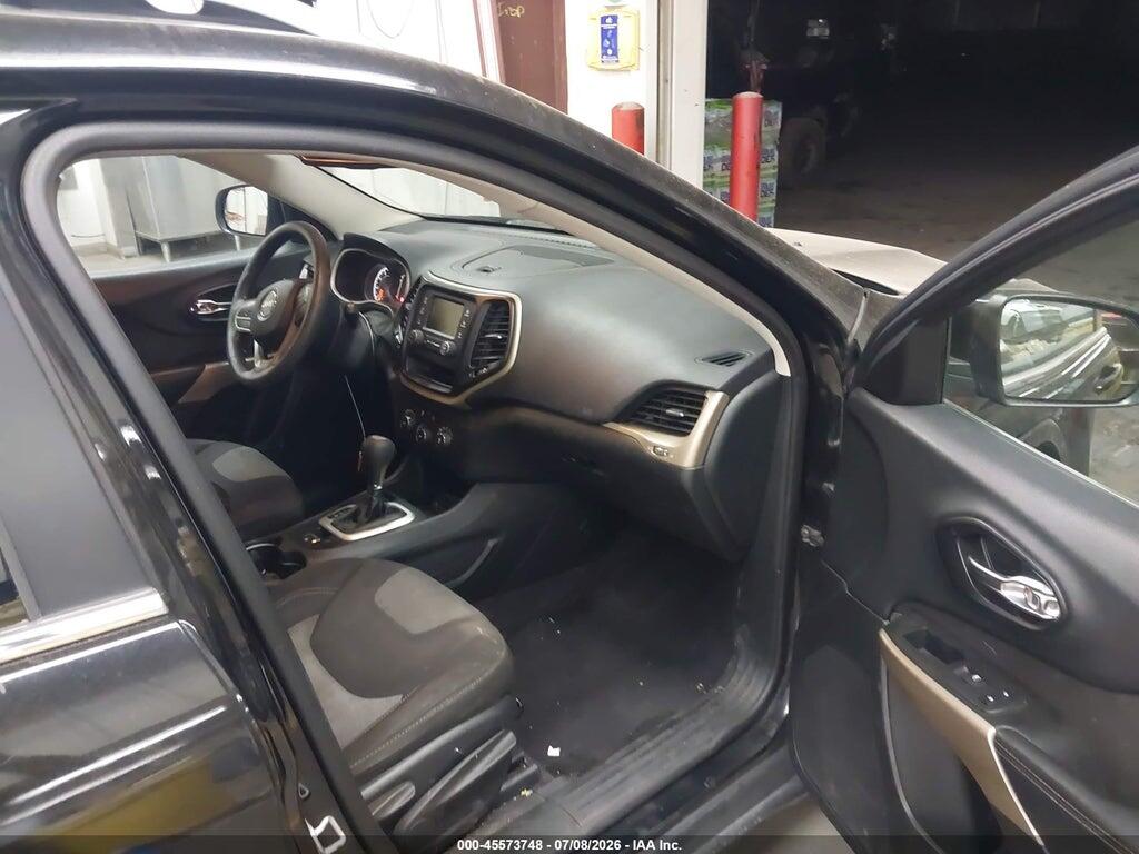 1C4PJLCB2JD511374 2018 JEEP CHEROKEE photo no. 5
