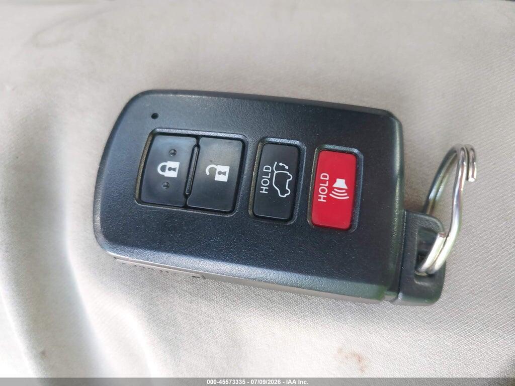 JTMRFREV8JJ728031 2018 TOYOTA RAV4 photo no. 11