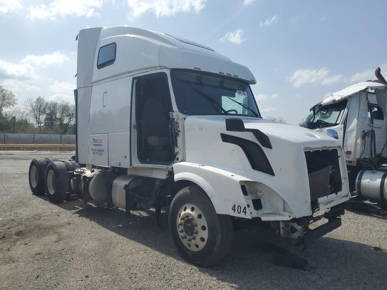 2014 VOLVO VNL SEMI TRUCK