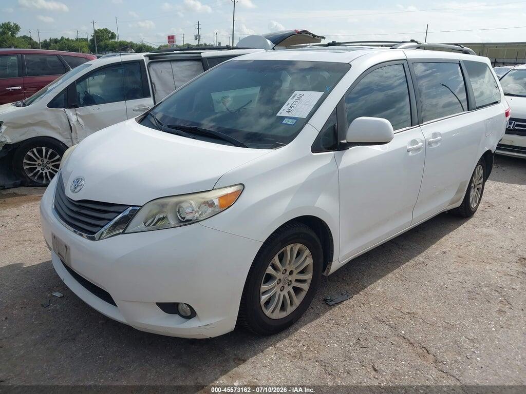 5TDYK3DC4BS099117 2011 TOYOTA SIENNA photo no. 2