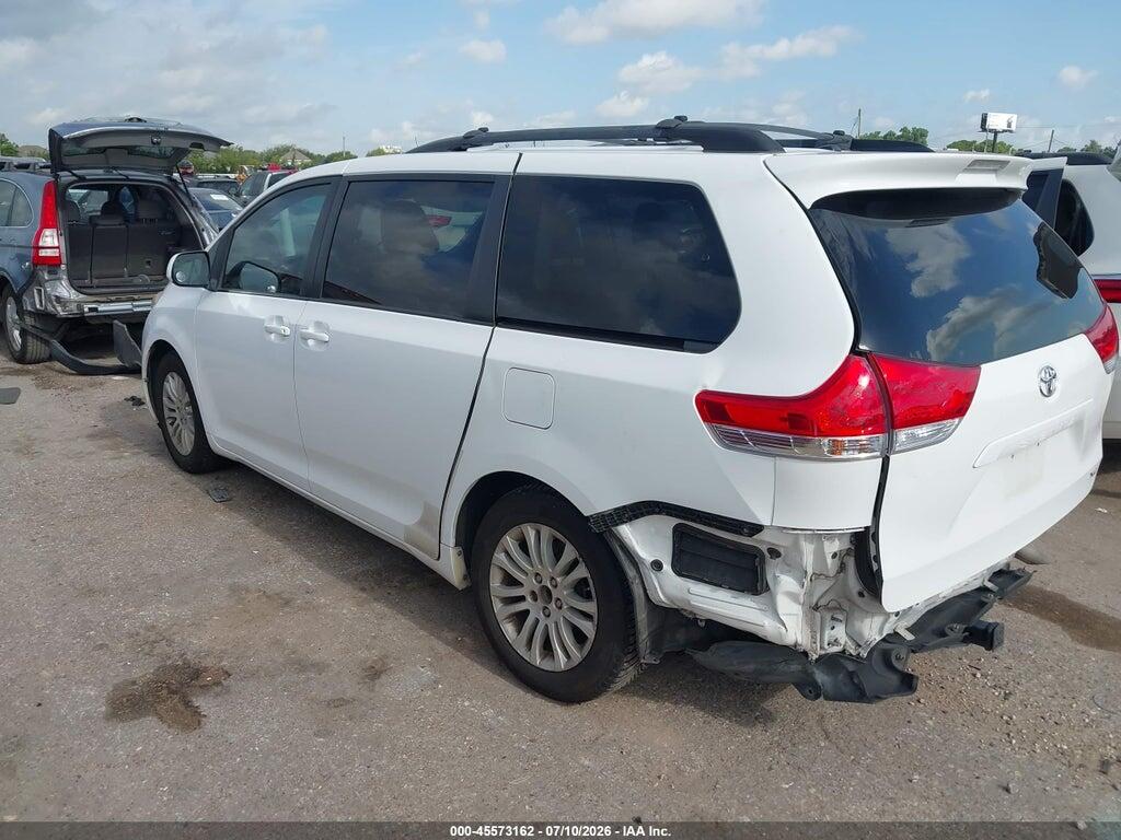 5TDYK3DC4BS099117 2011 TOYOTA SIENNA photo no. 3
