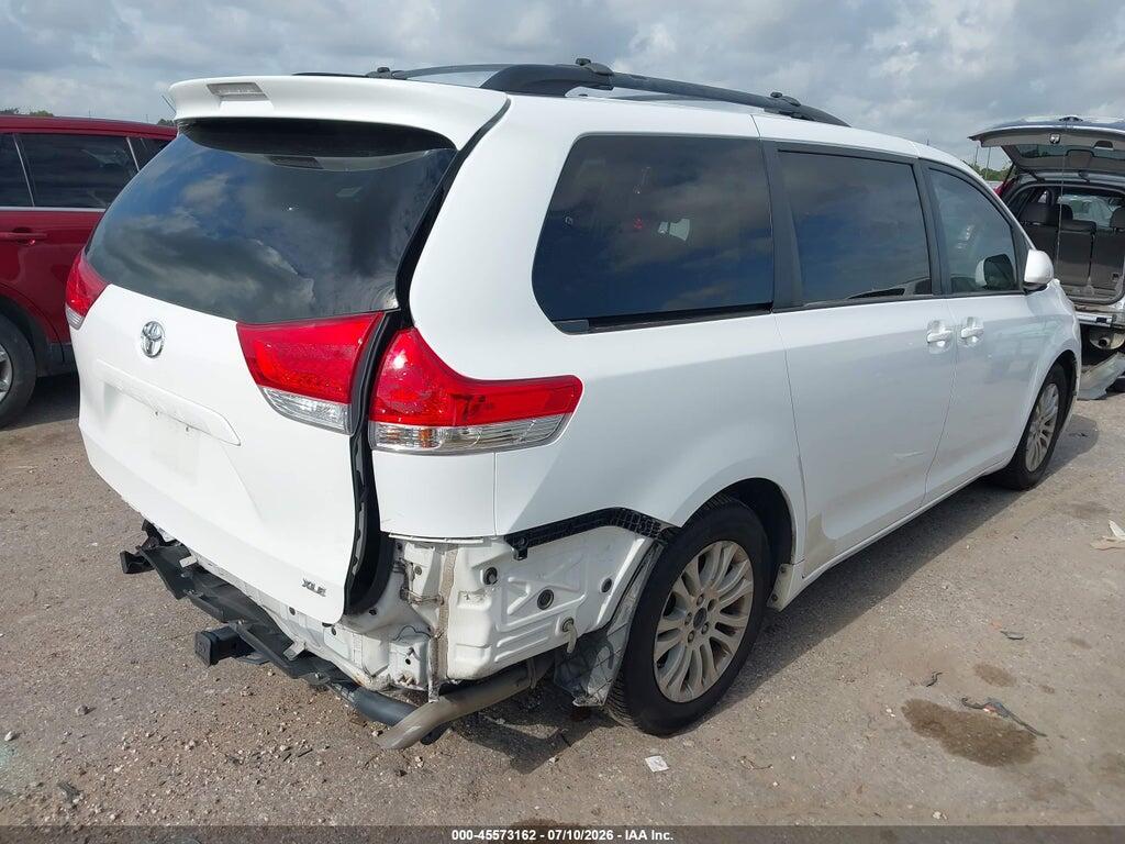 5TDYK3DC4BS099117 2011 TOYOTA SIENNA photo no. 4
