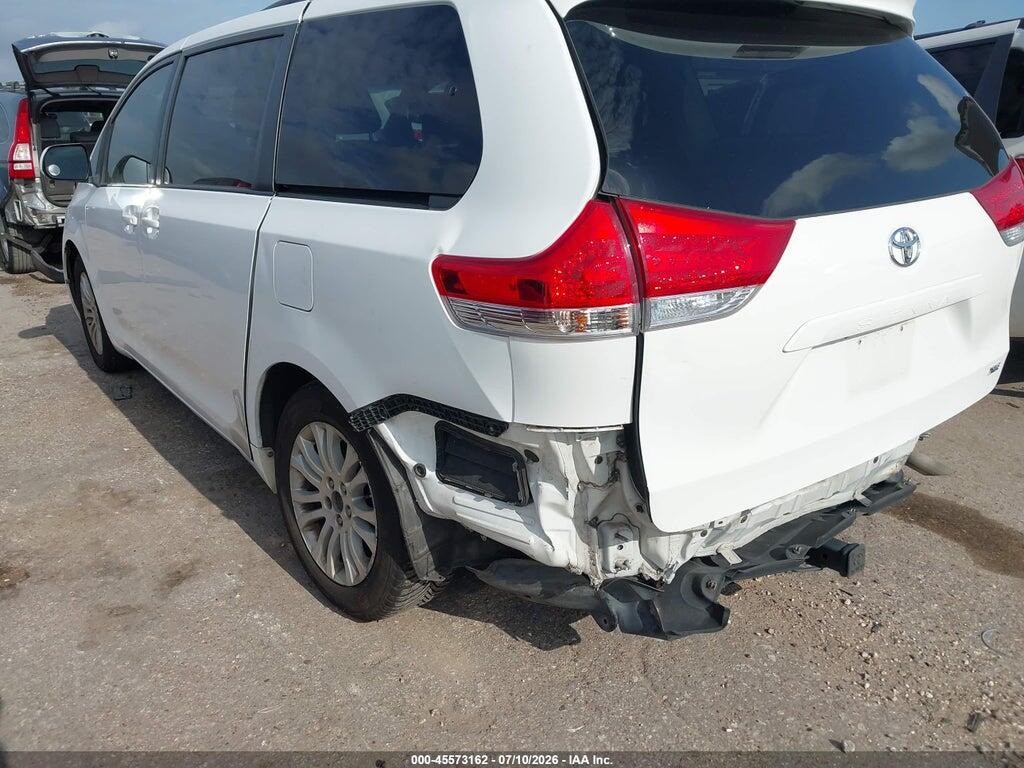 5TDYK3DC4BS099117 2011 TOYOTA SIENNA photo no. 6