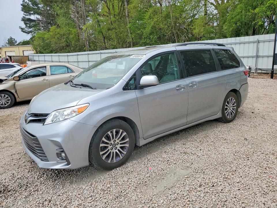 2019 TOYOTA SIENNA XLE 8-PASSENGER