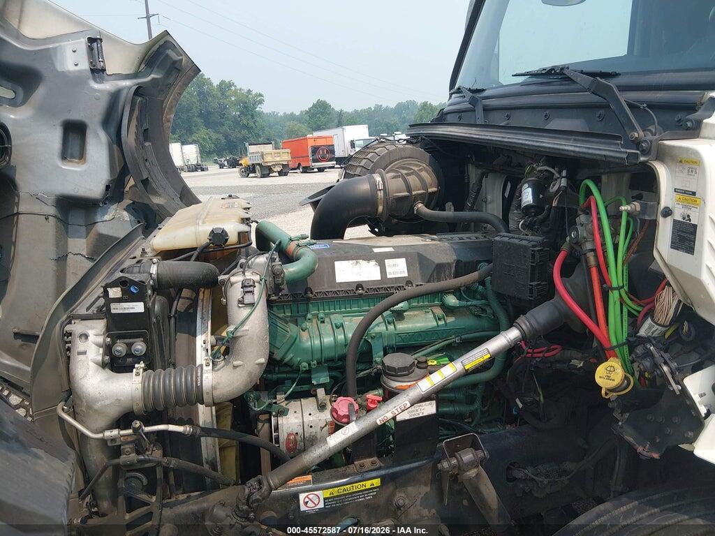 4V4NC9EH6RN629959 2024 VOLVO VNL photo no. 10