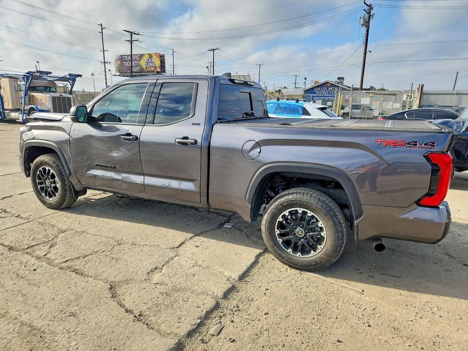 2023 TOYOTA TUNDRA SR5 — Фото 2 из 12