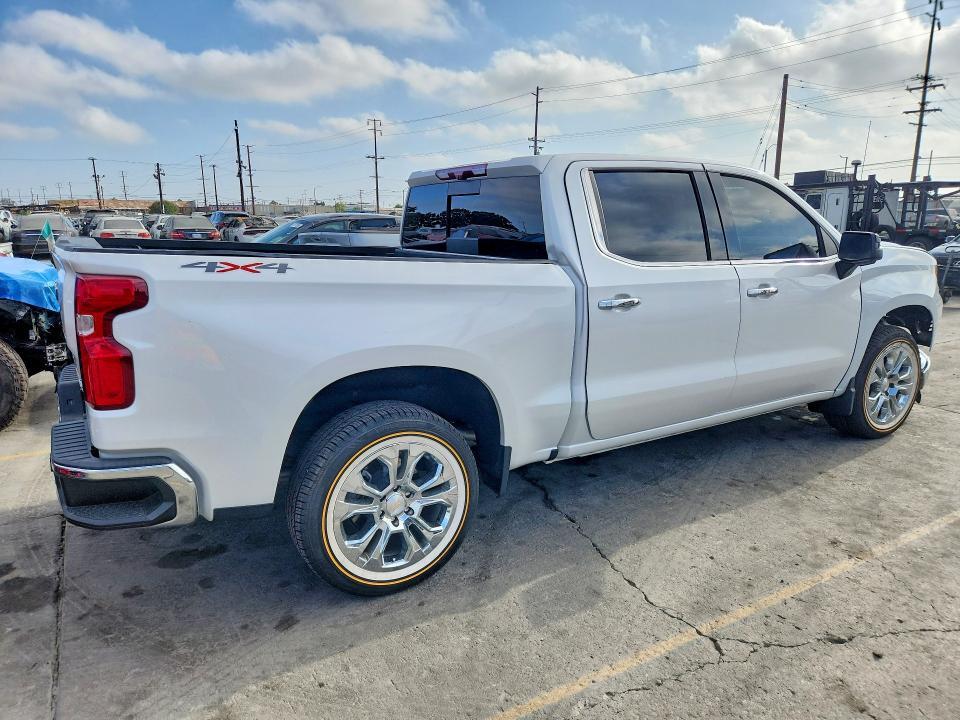2025 CHEVROLET SILVERADO K1500 LTZ — Фото 3 из 12