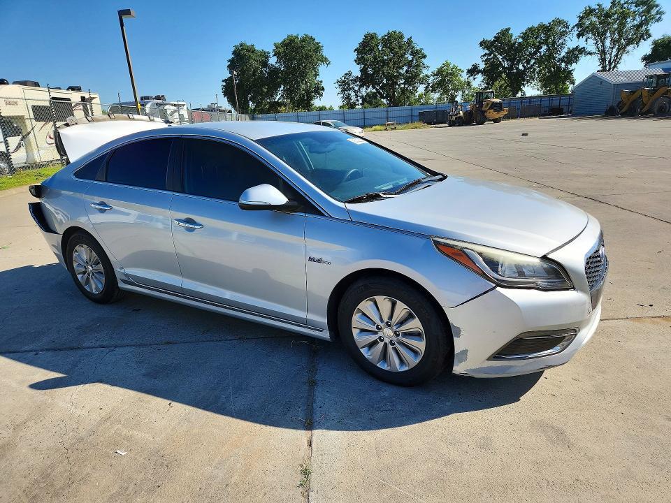 2017 HYUNDAI SONATA HYBRID SE — Фото 4 из 12