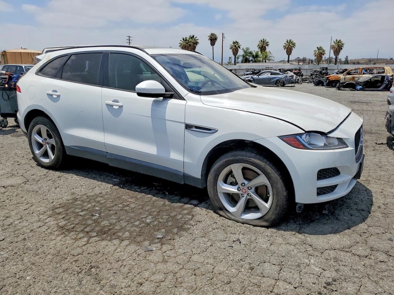 2017 JAGUAR F-PACE PREMIUM — Фото 4 из 12