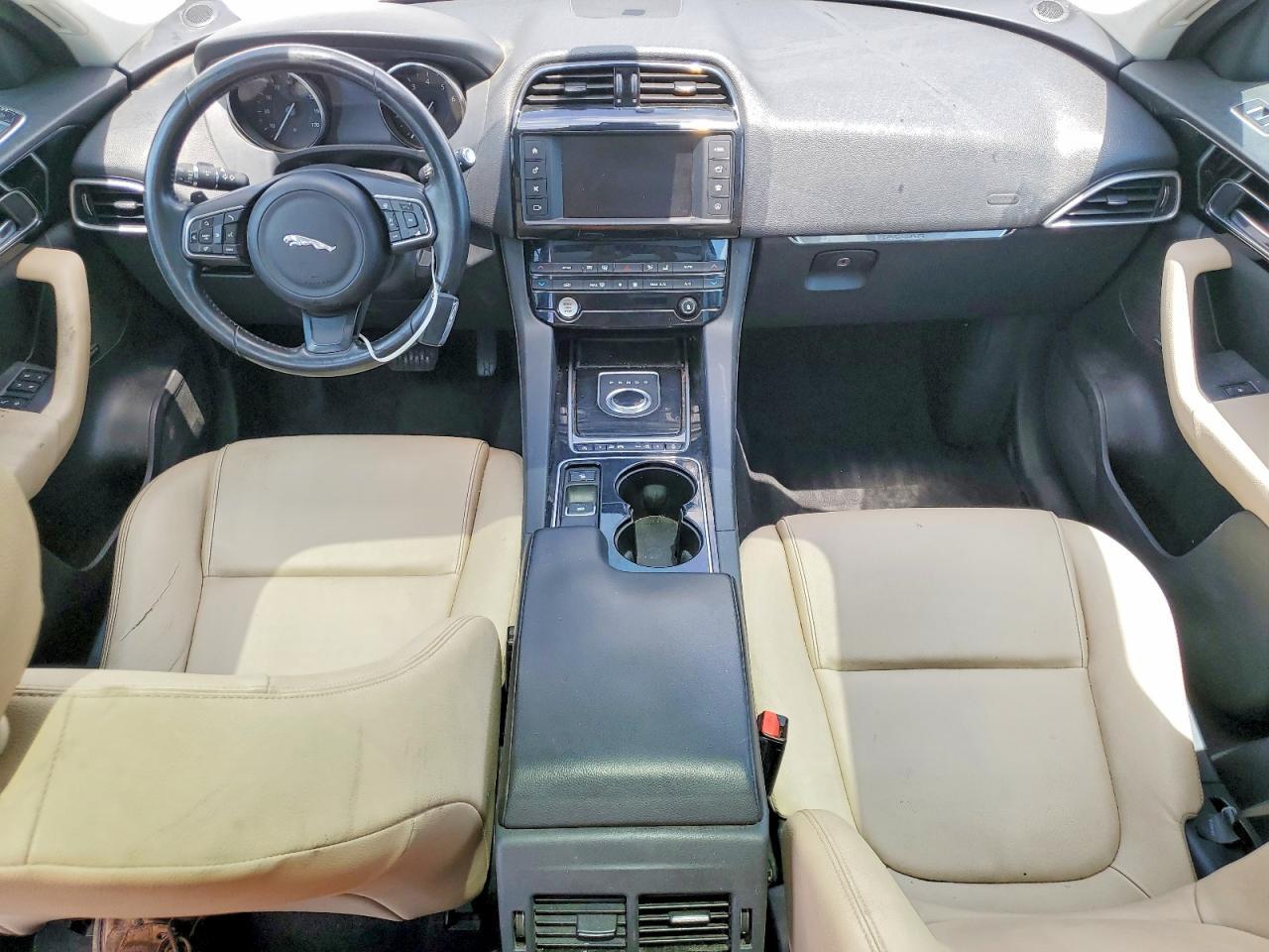 2017 JAGUAR F-PACE PREMIUM — Фото 8 из 12
