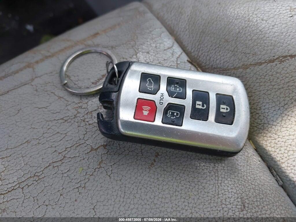 5TDYK3DC7DS372912 2013 TOYOTA SIENNA photo no. 11