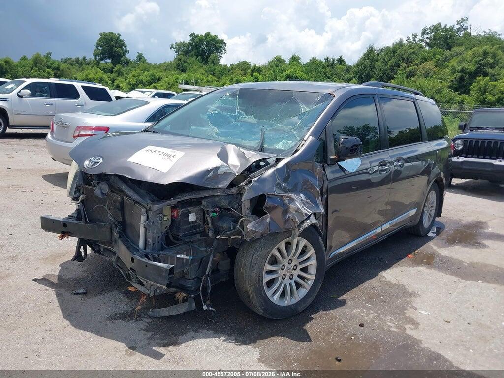 5TDYK3DC7DS372912 2013 TOYOTA SIENNA photo no. 2