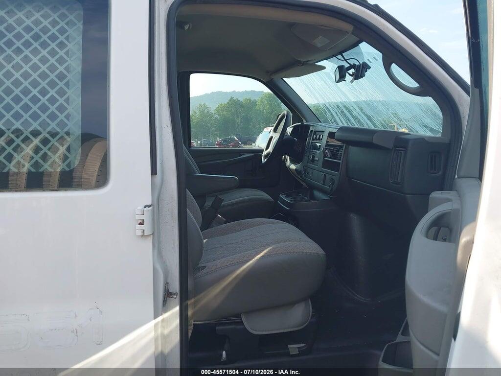 1GCWGFCFXF1262541 2015 CHEVROLET EXPRESS 2500 photo no. 5