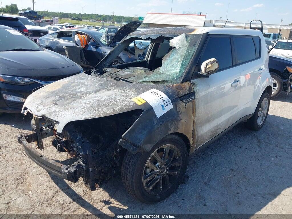 KNDJP3A53H7426795 2017 KIA SOUL photo no. 2
