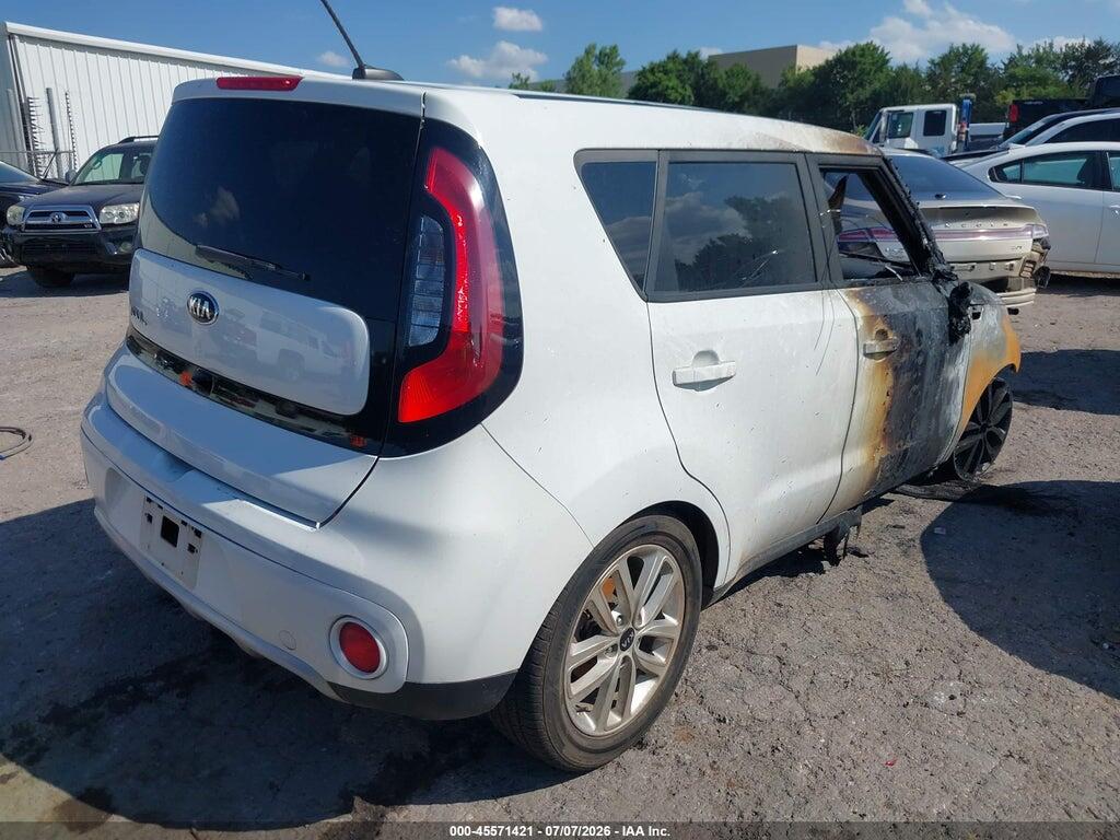 KNDJP3A53H7426795 2017 KIA SOUL photo no. 4