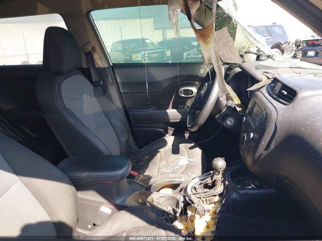 KNDJP3A53H7426795 2017 KIA SOUL photo no. 5
