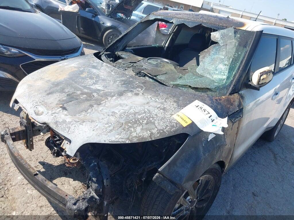 KNDJP3A53H7426795 2017 KIA SOUL photo no. 6
