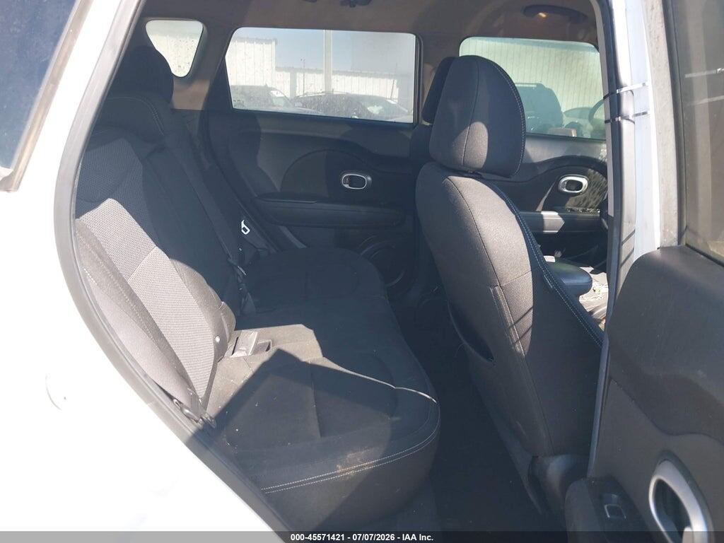 KNDJP3A53H7426795 2017 KIA SOUL photo no. 8