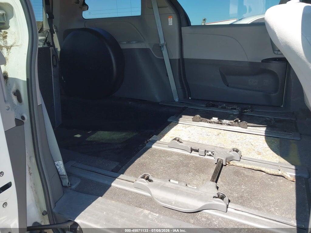 5TDZZ3DC9HS876027 2017 TOYOTA SIENNA photo no. 8