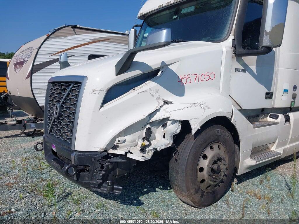 4V4NC9EHXMN280376 2021 VOLVO VNL photo no. 11