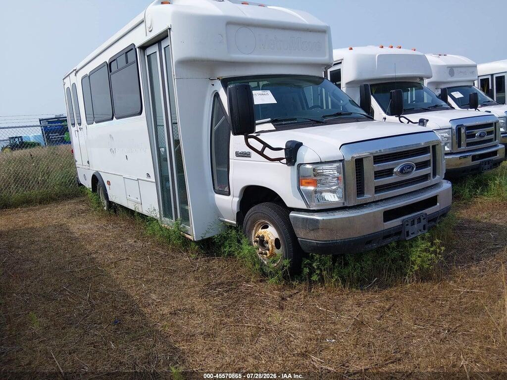 1FDFE4FS3JDC37292 2018 FORD E-450 CUTAWAY photo no. 1