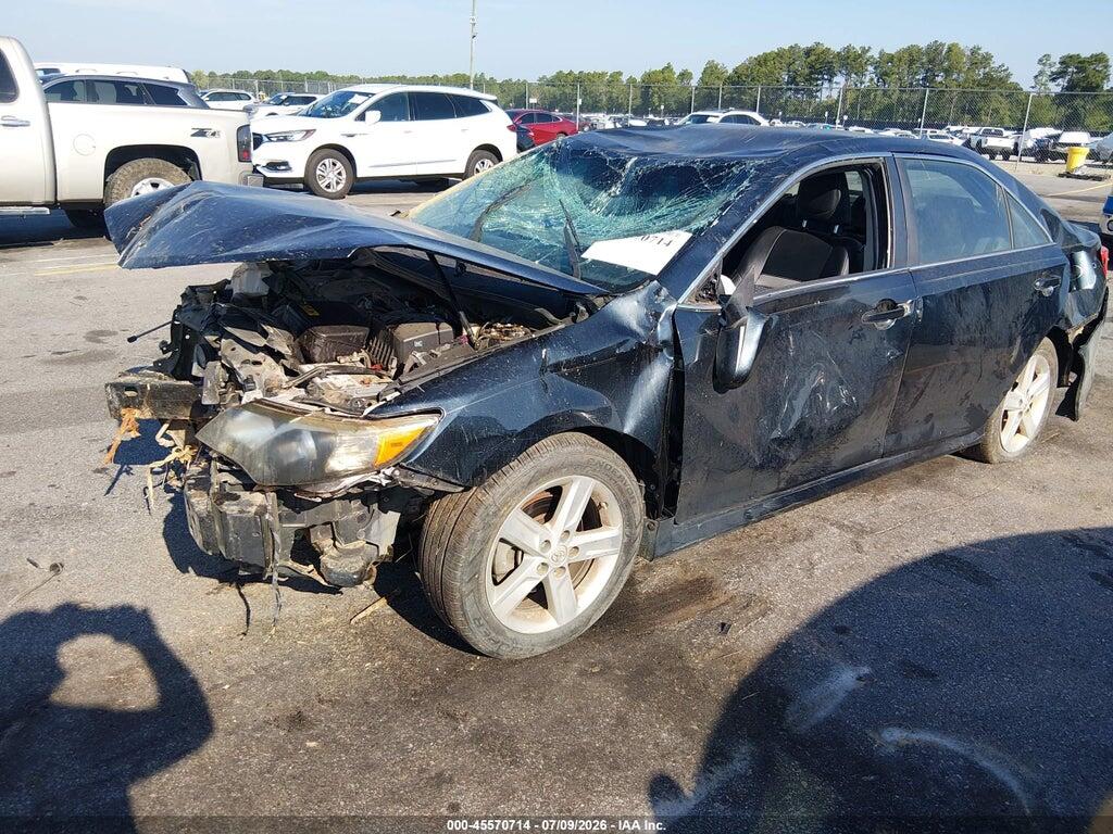 4T1BF1FK3EU843949 2014 TOYOTA CAMRY photo no. 2