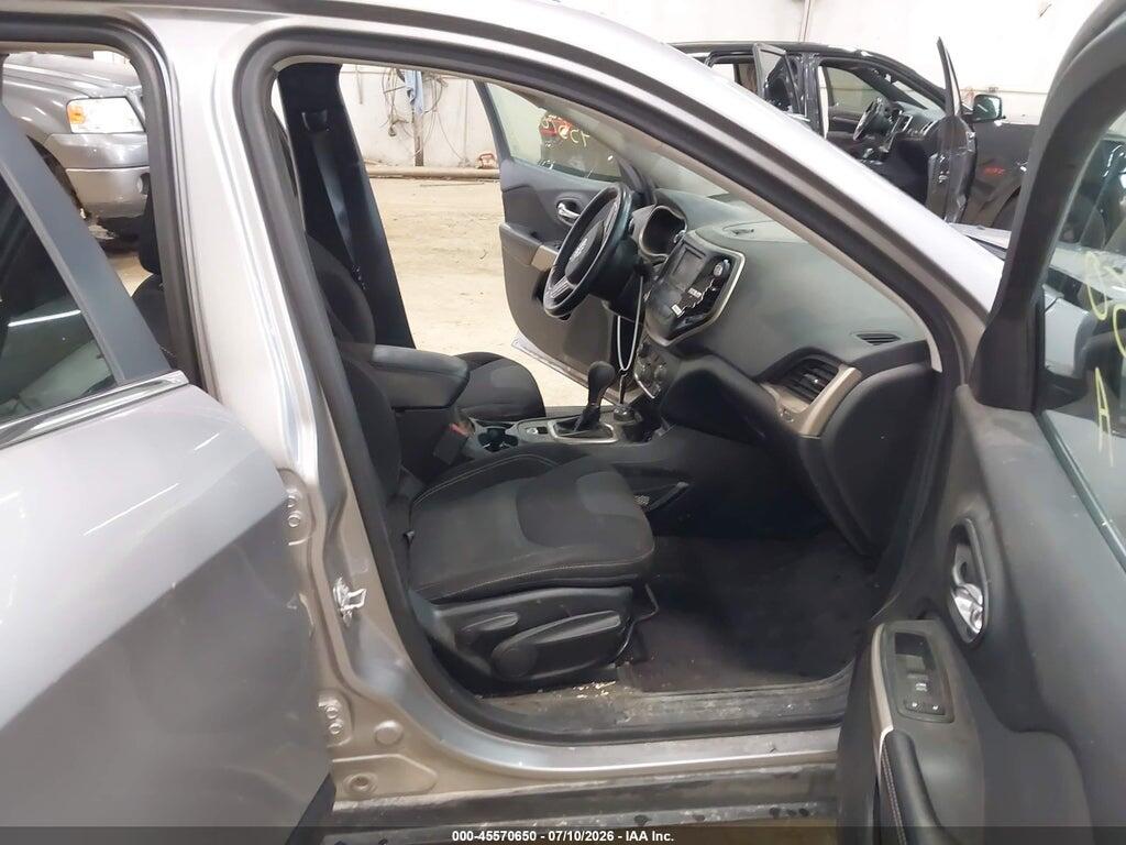 1C4PJMCS5HD226782 2017 JEEP CHEROKEE photo no. 5