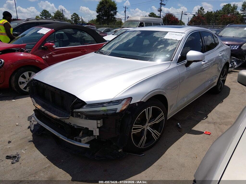 7JRL12FL2NG192142 2022 VOLVO S60 photo no. 2