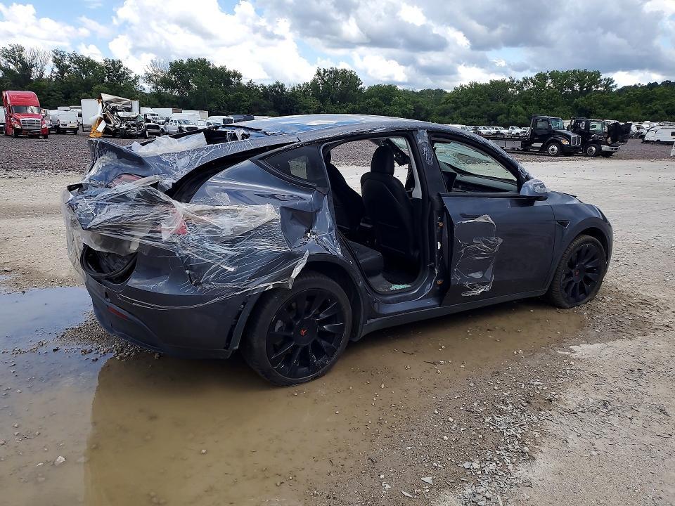 2021 TESLA MODEL Y — Фото 3 из 13