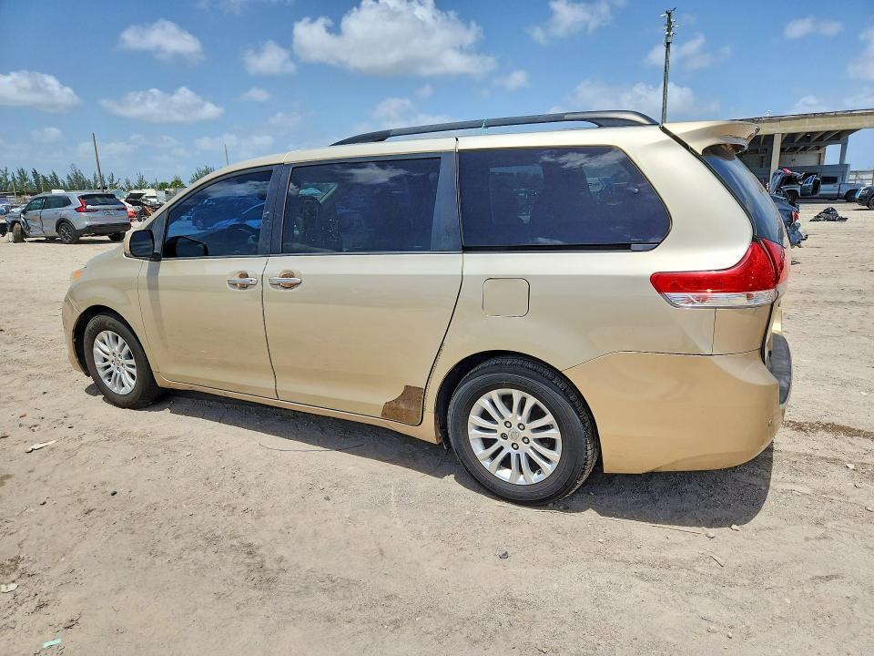 2014 TOYOTA SIENNA XLE 8-PASSENGER — Фото 2 из 13