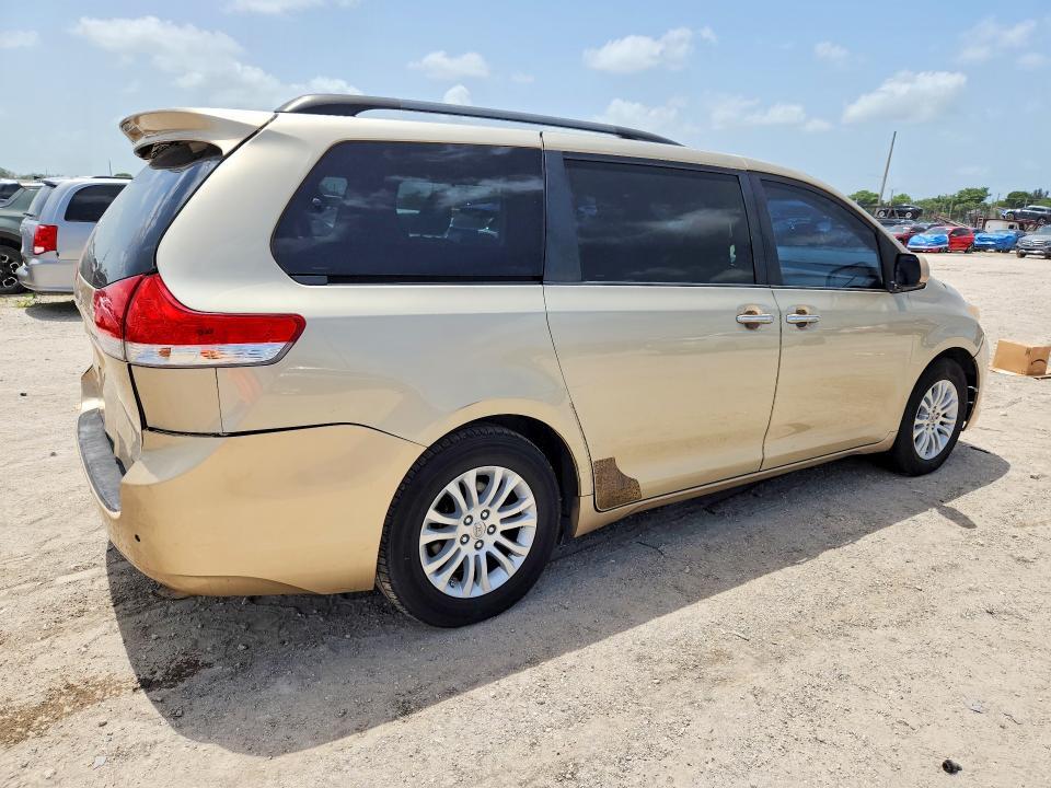2014 TOYOTA SIENNA XLE 8-PASSENGER — Фото 3 из 13