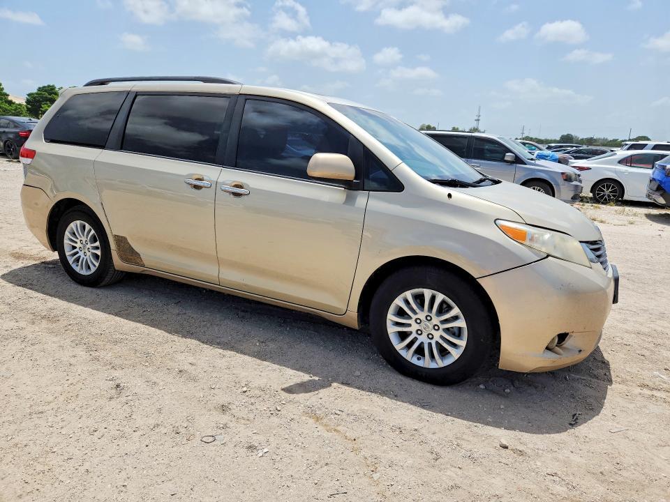 2014 TOYOTA SIENNA XLE 8-PASSENGER — Фото 4 из 13