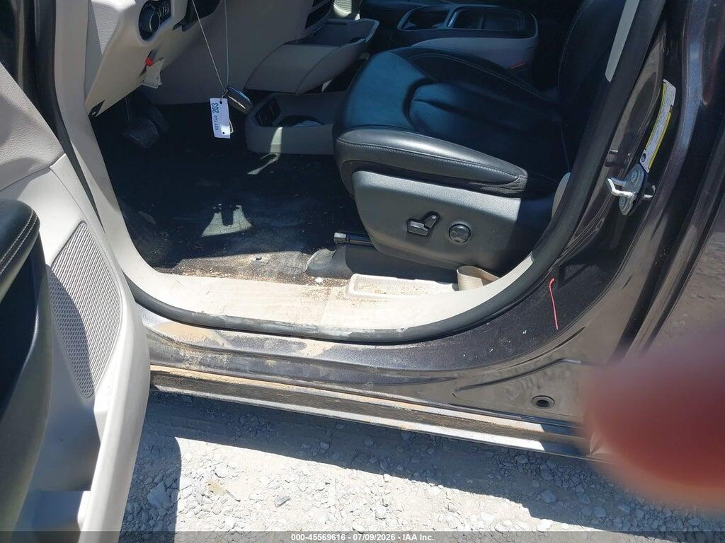 2C4RC1DG9LR176471 2020 CHRYSLER VOYAGER photo no. 6