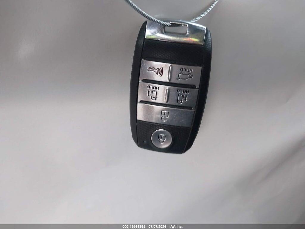 KNDME5C13F6044505 2015 KIA SEDONA photo no. 11