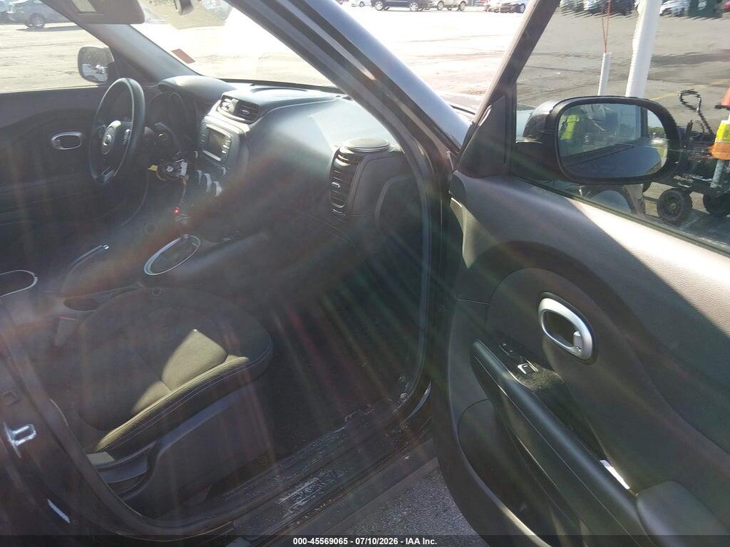 KNDJN2A20J7889053 2018 KIA SOUL photo no. 5