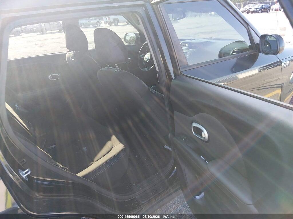 KNDJN2A20J7889053 2018 KIA SOUL photo no. 8